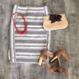 Ann Taylor LOFT embroidered Pencil Skirt 00 BOGO